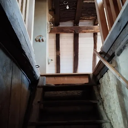 アパート Cozy Attic Apartment In A Half-Timbered House