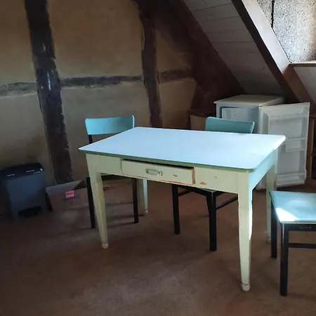 アパート Cozy Attic Apartment In A Half-Timbered House