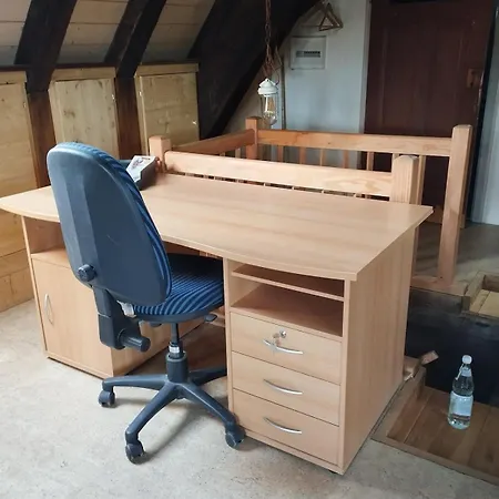 アパート Cozy Attic Apartment In A Half-Timbered House